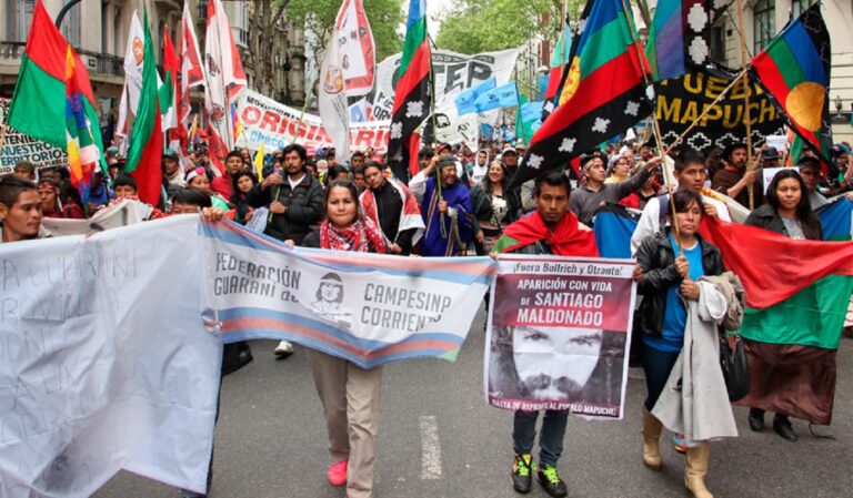 El Gobierno habilita desalojos a comunidades originarias: habrá resistencia