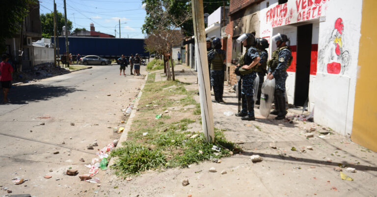 Morón: asesinan a balazos a un joven que pasaba por la vereda durante una disputa narco