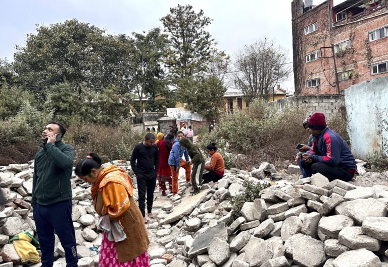 Al menos 53 muertos por un terremoto de magnitud 6,8 en el oeste de China