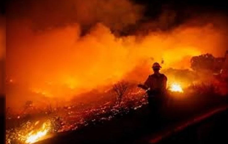 Asciende a 16 la cifra de muertos por incendios forestales en Los Ángeles