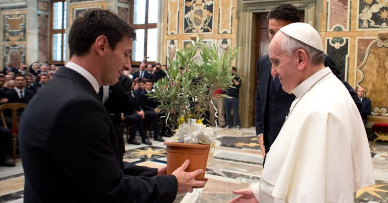Lionel Messi, Franco Colapinto y Paulo Dybala y la sentida despedida para el papa Francisco