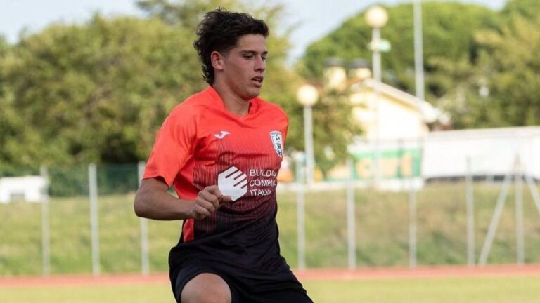 Quién es el sobrino-nieto de Bergoglio que juega en el fútbol italiano