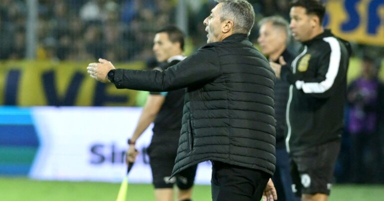 Kudelka tras el pase de Huracán a semi: «Que no nos pongan el domingo»