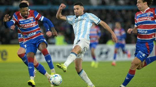 Siempre Maravilla: con un golazo de Martínez en el descuento, Racing venció 1 a 0 a Fortaleza