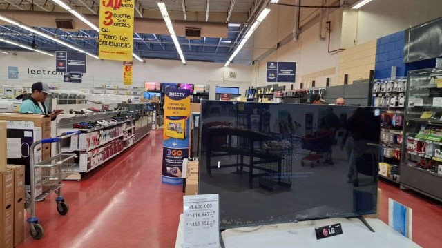 Un supermercado vende dos electrodomésticos al precio de uno y en cuotas sin interés