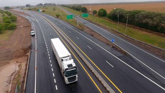 La privatización avanza: lanzaron una licitación para concesionar la «Ruta del Mercosur»