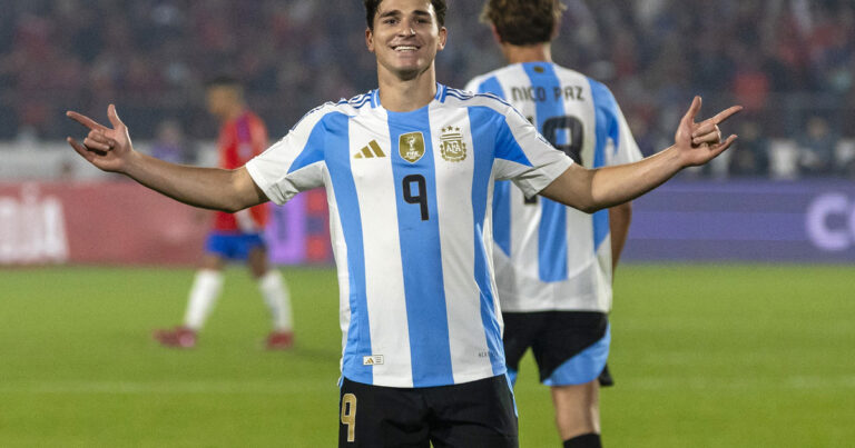 De Julián Álvarez a Mastantuono: «Que elija con el corazón»