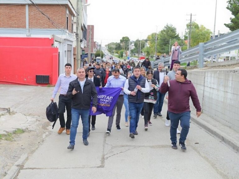 El líder de La Libertad Avanza en Chubut hizo meter preso a su rival libertario