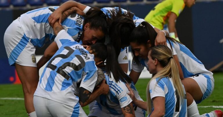 Argentina venció a Perú. Y es la primera clasificada a semifinales