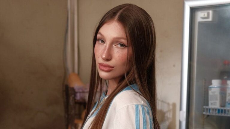 Escándalo con Yami Safdie por viejos tuits discriminatorios: qué dicen