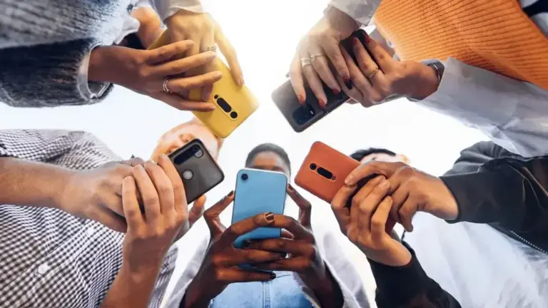 Los argentinos y las redes sociales: aseguran que cerca del 60% necesita estar en línea constantemente