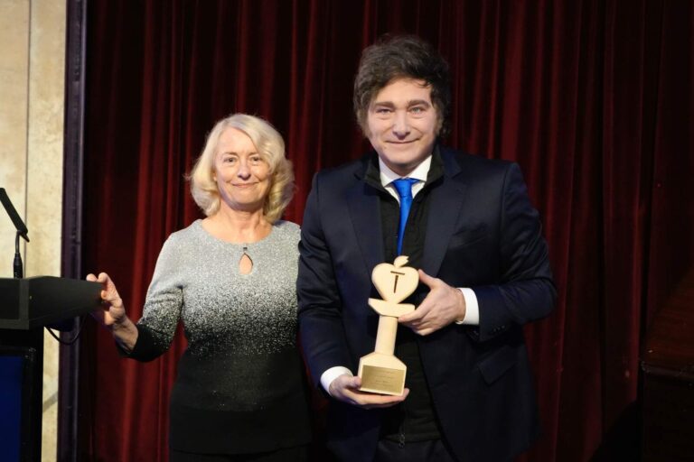 Milei recibió el Torch Award 2025 en la Conferencia Mundial de Liberty International