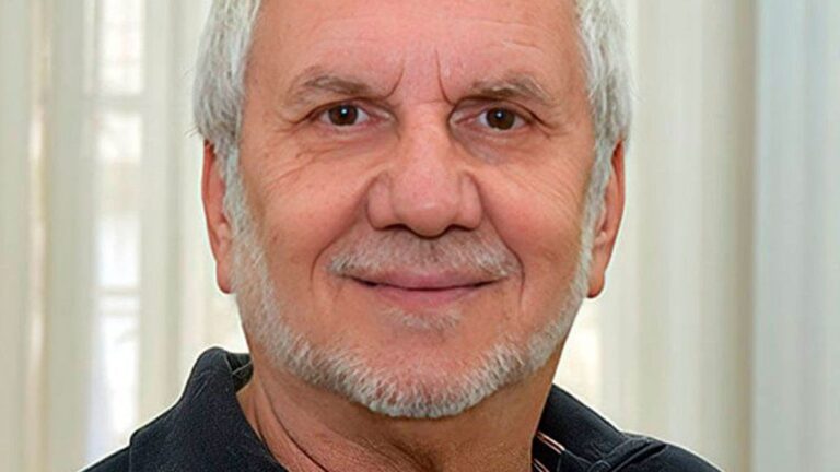 Murió Jorge Maestro, guionista de éxitos como Montaña rusa, Clave de Sol y La banda del Golden Rocket