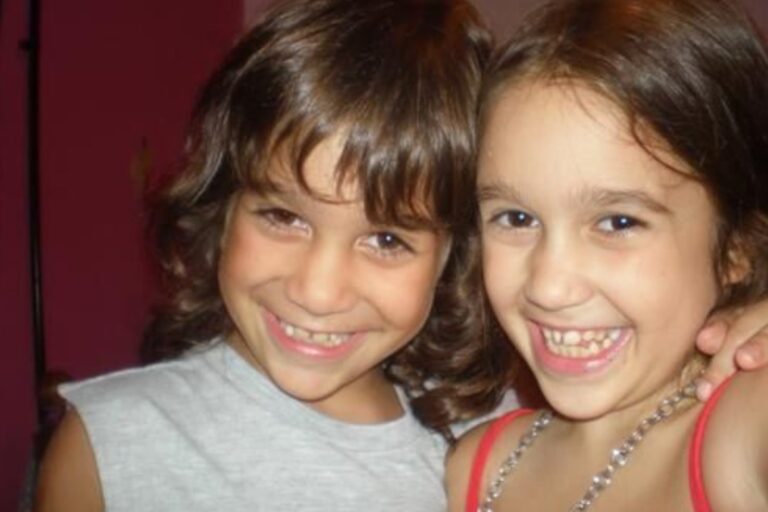 Son hermanos, alcanzaron la fama con Casi Ángeles y decidieron dejarlo todo para perseguir sus sueños