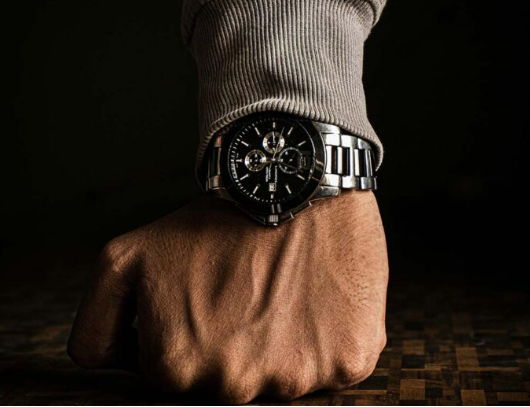 Swatch en crisis: campaña publicitaria acusada de racismo genera boicot en China