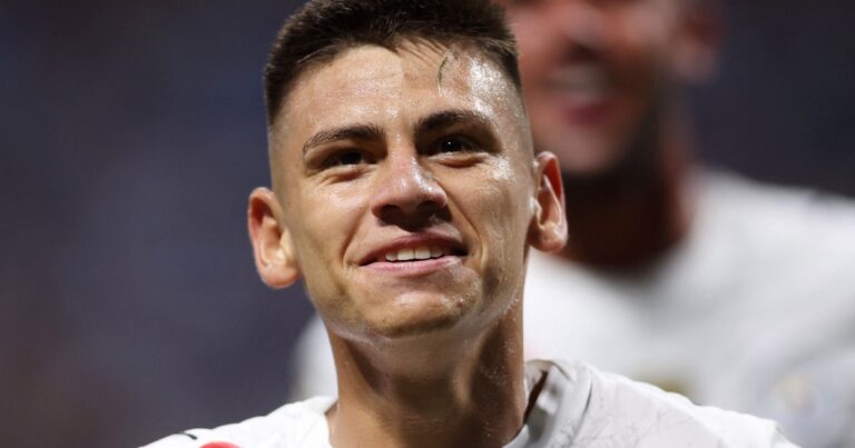 El Diablito Echeverri cambia de camiseta: se va del Manchester City a préstamo por un año a la Bundesliga