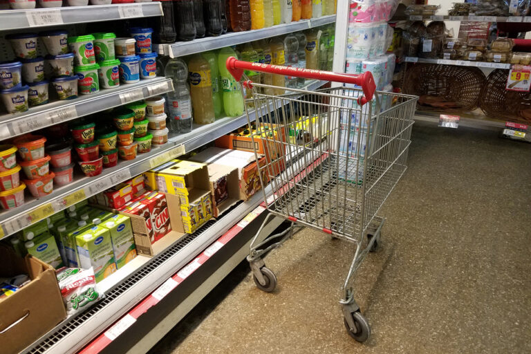 En los súper, 17 meses de caída en las ventas