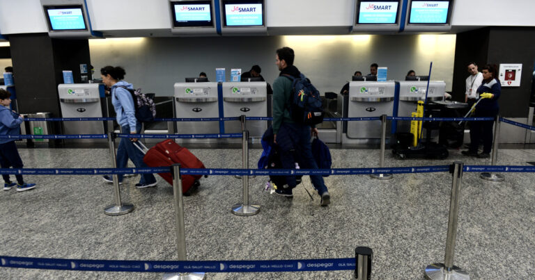 Hubo acuerdo con los controladores aéreos y levantan el paro del próximo sábado