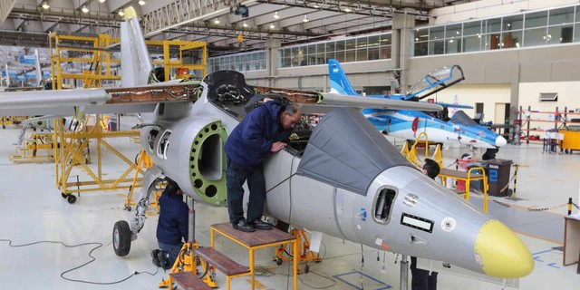 Fábrica de aviones de Córdoba busca frenar despidos y teje alianzas con socios locales e internacionales