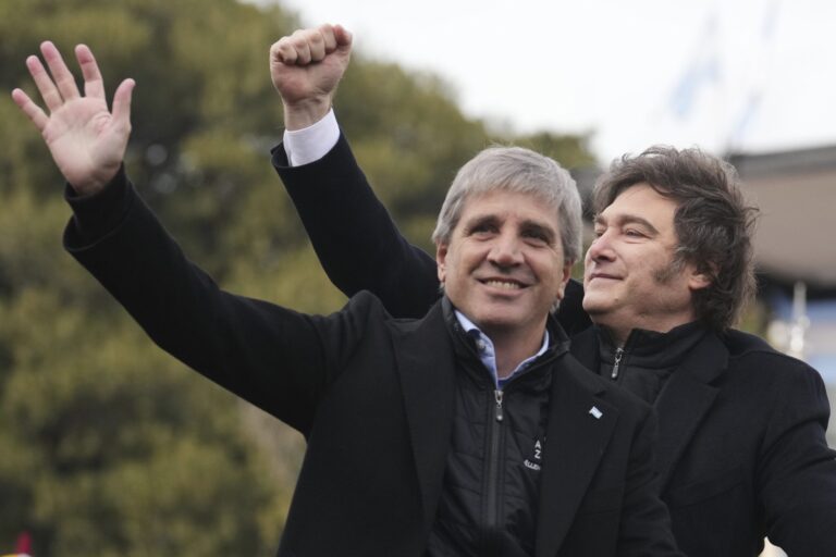 Luis Caputo reveló un chat privado con Javier Milei: Sos lo más de lo más