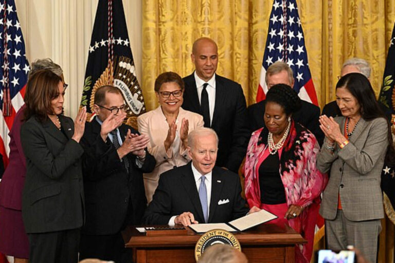 Un informe señala que los cristianos fueron discriminados durante el gobierno de Biden