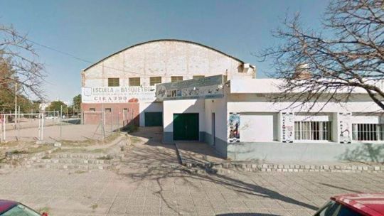 Ciudad de Córdoba: vecinos de Barrio Maipú denuncian que un club se apropió de su plaza y su centro vecinal