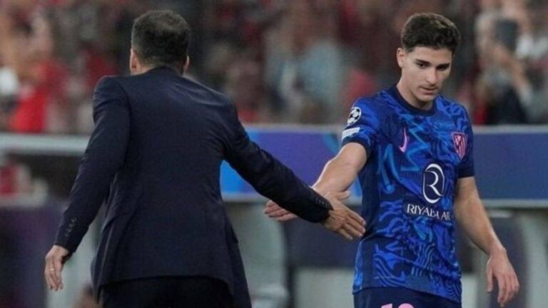 El enojo de Julián Álvarez con Diego Simeone en el empate del Atlético de Madrid ante Mallorca