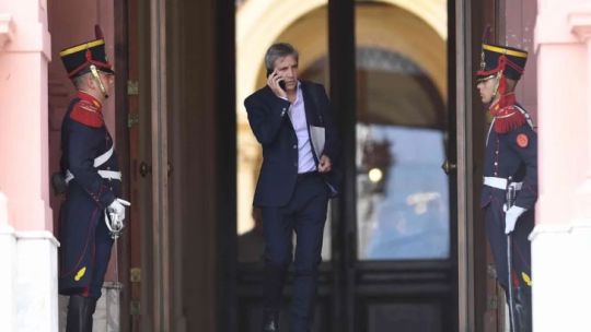 Los inversores siguen inquietos, se dolarizan y crece la demanda de cable para «fugar» capitales