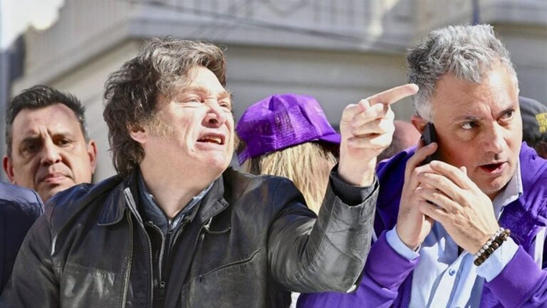 Javier Milei se bajó de la campaña electoral en la provincia de Buenos Aires: sigue Diego Santilli solo