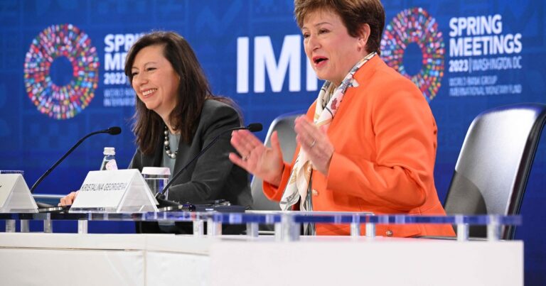 El Fondo festejó las nuevas bandas cambiarias, pero los economistas alertan por el dólar y la inflación