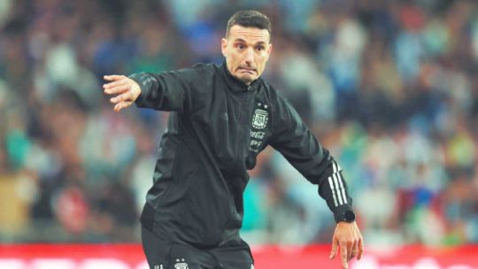 Scaloni: Messi no se relaja nunca, quiere jugar siempre