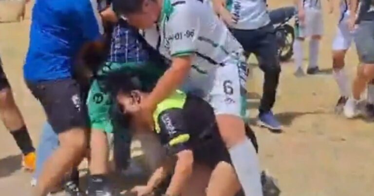 Feroz agresión a una mujer árbitro durante un partido de fútbol amateur en Bahía Blanca