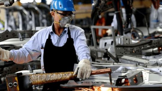 Salarios en 2026: cómo evolucionarán frente a la inflación proyectada, según estimaciones privadas y datos oficiales