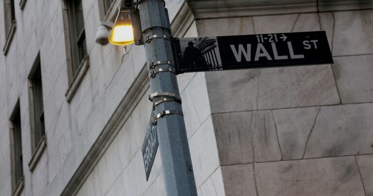 Wall Street se desploma y se disparan el oro, el petróleo y el gas en la primera reacción del mercado a la guerra en Irán