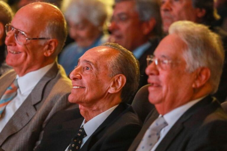 Las máximas entidades empresarias exigieron a Milei diálogo y cuestionaron el cierre de industrias