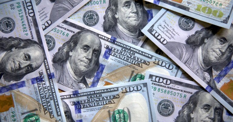 El mercado le muestra a Argentina su mejor cara: baja el dólar y retrocede el riesgo país