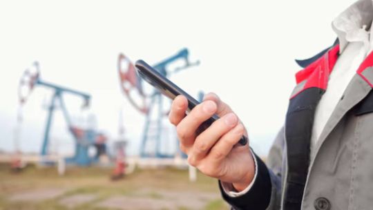 Petróleo: tras tocar los u$s100, el barril cierra una semana de máxima tensión por la guerra en Medio Oriente